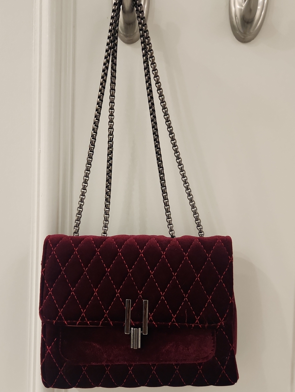 Quilted Velvet Chain Shoulder Bag in Burgundy